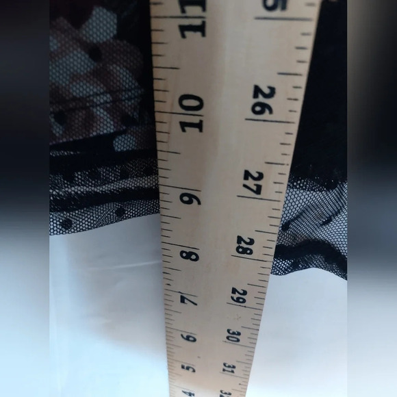 Torrid short sleeve blouse sheer sleeves lace and floral top size 1 - Picture 8 of 9